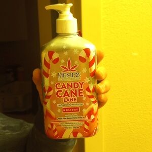 Hempz full size NWT sealed lotion Candy Cane Lane